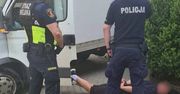 Warszawa: 39-latek wtargnął samochodem na teren sądu na Bemowie. Dramatyczna interwencja straży miejskiej
