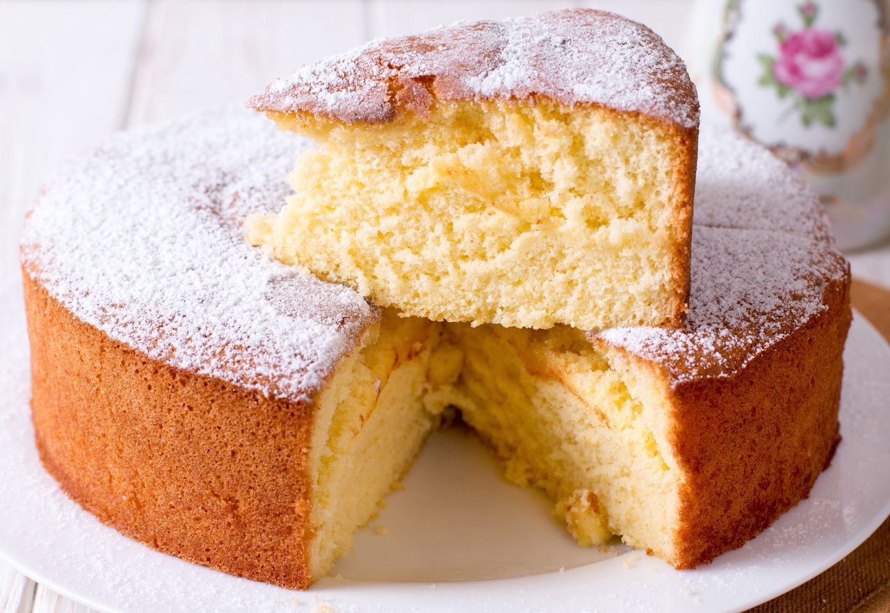 Sezon na te owoce właśnie się zaczyna. Ja robię z nich obłędnie miękkie i puszyste ciasto do kawy