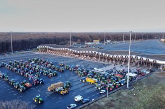 Rolnicy rozpoczynają "oblężenie Paryża". Blokują autostrady