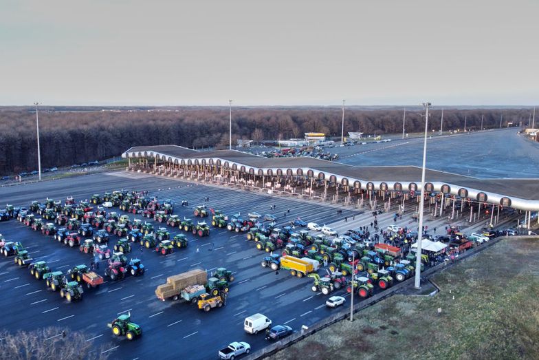 Rolnicy blokujący autostradę A10