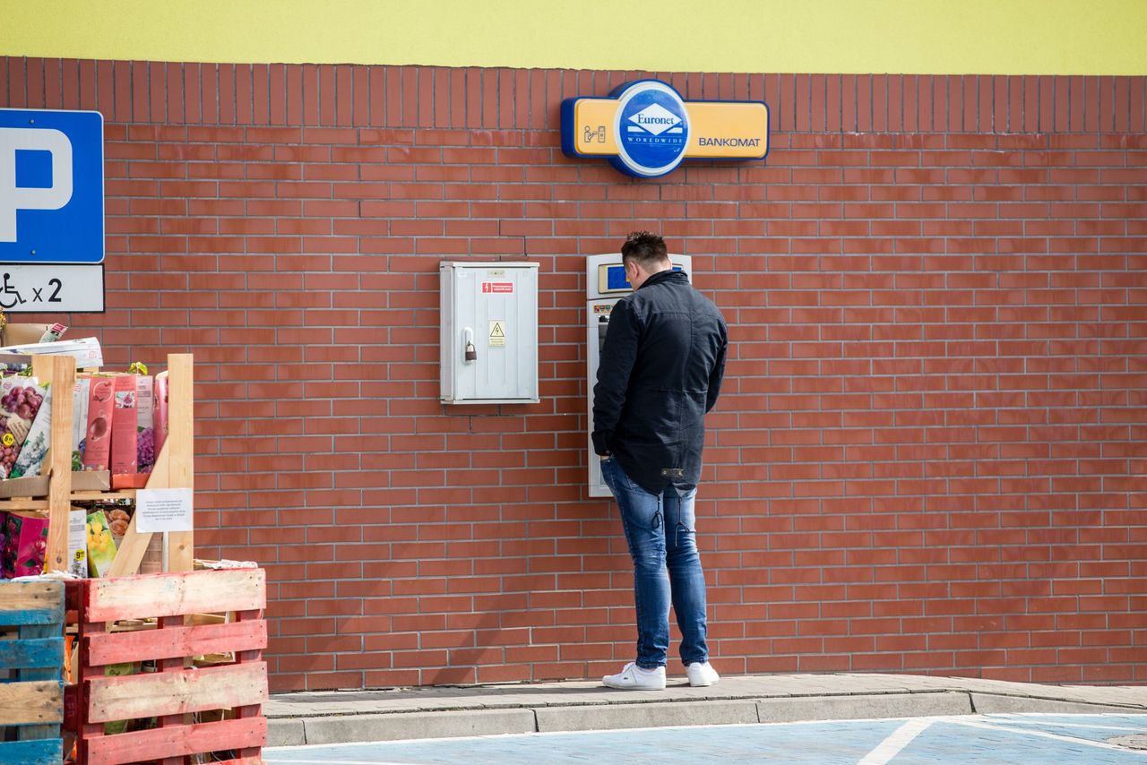 Potrzebujesz większej gotówki? Wizyta przy bankomacie może cię rozczarować - są nowe limity wypłat