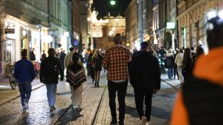 Kraków: Nocne życie na celowniku Straży Miejskiej. Posypały się mandaty