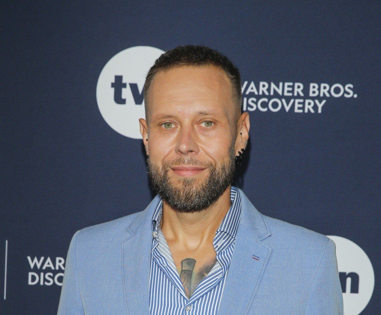 Mateusz &#34;Big Boy&#34; Borkowski to postać doskonale znana widzom stacji TTV. Występujący od pierwszego sezonu w programie Gogglebox. Przed telewizorem sezonu przed laty przeszedł spektakularną metamorfozę. W najgorszym momencie swojego życia &#34;Big Boy&#34; ważył 252 kg, ale dzięki operacji zmniejszenia żołądka oraz zmianie stylu życia, udało mu się zrzucić aż 170 kilogramów.