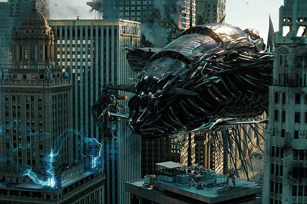 W zgliszczach miasta | recenzja Transformers: Dark of the Moon 3