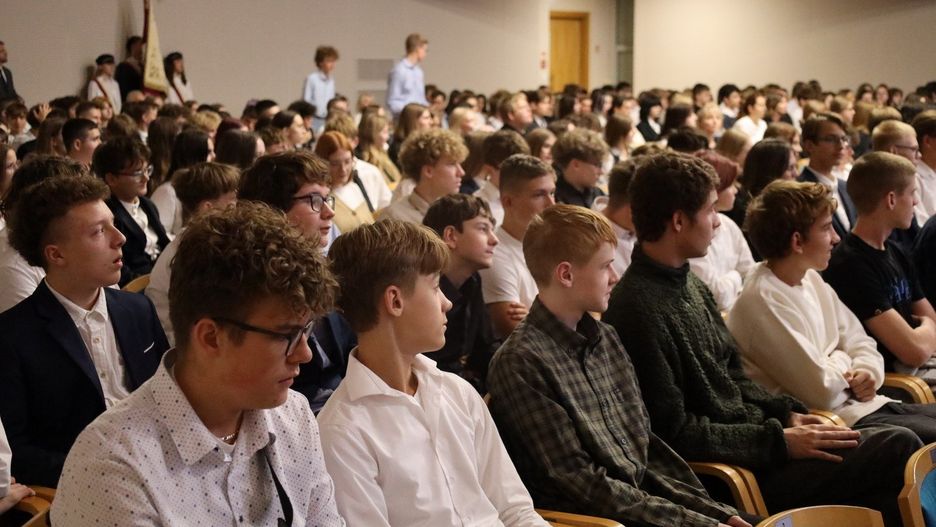 Dzień Edukacji Narodowej w I LO. Chrobrzaki dziękowali nauczycielom