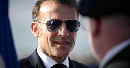 Macron nawołuje do zmian. "Francja jest w zasięgu ostrzałów"