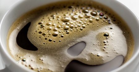 Wlej łyżeczkę do kawy i zamieszaj. Doda energii na cały dzień, spowolni starzenie