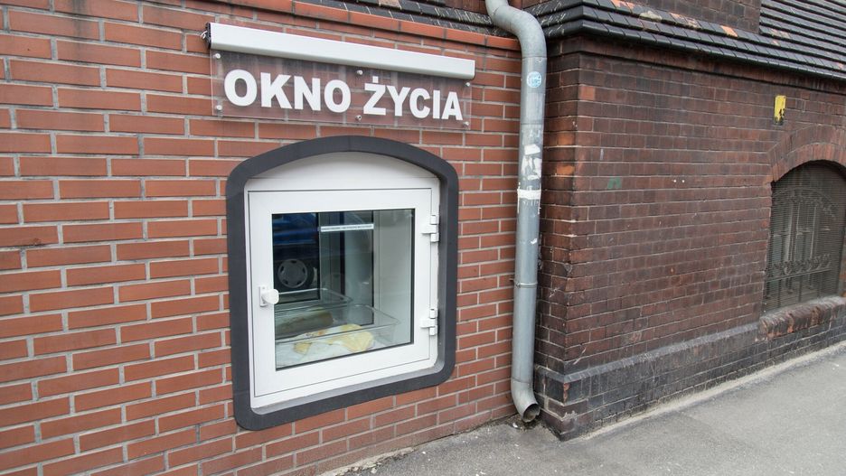 reporter8_baza
19.10.2015 Wroclaw Okno Zycia w budynku Kongregacji Siostr Milosierdzia sw. Karola Boromeusza  fot. Krzysztof Kaniewski/REPORTER
Krzysztof Kaniewski/REPORTER