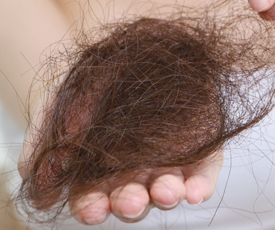 Włosy można wzmacniać za pomocą odpowiedniej suplementacji