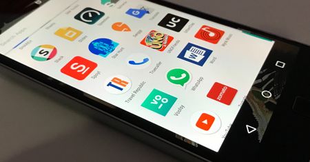 Google Sklep Play i szpiegowska aplikacja, którą pobrało już ponad 100 mln osób