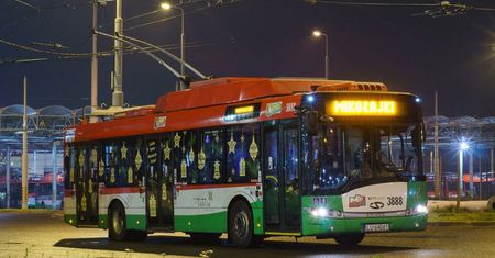 Kierowcy i kontrolerzy biletów przebiorą się za Mikołajów. Na ulice Lublina wyjdzie specjalny trolejbus