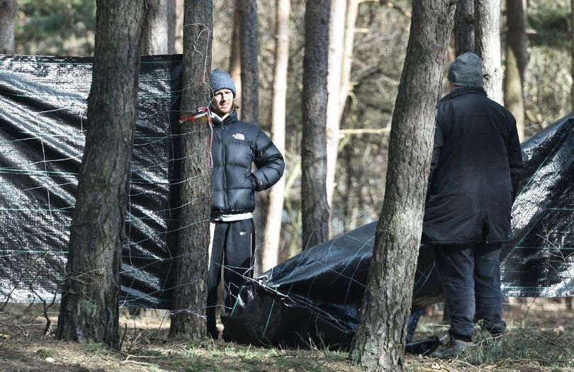Maciej Musiał ogląda ustronną działkę za ponad milion złotych