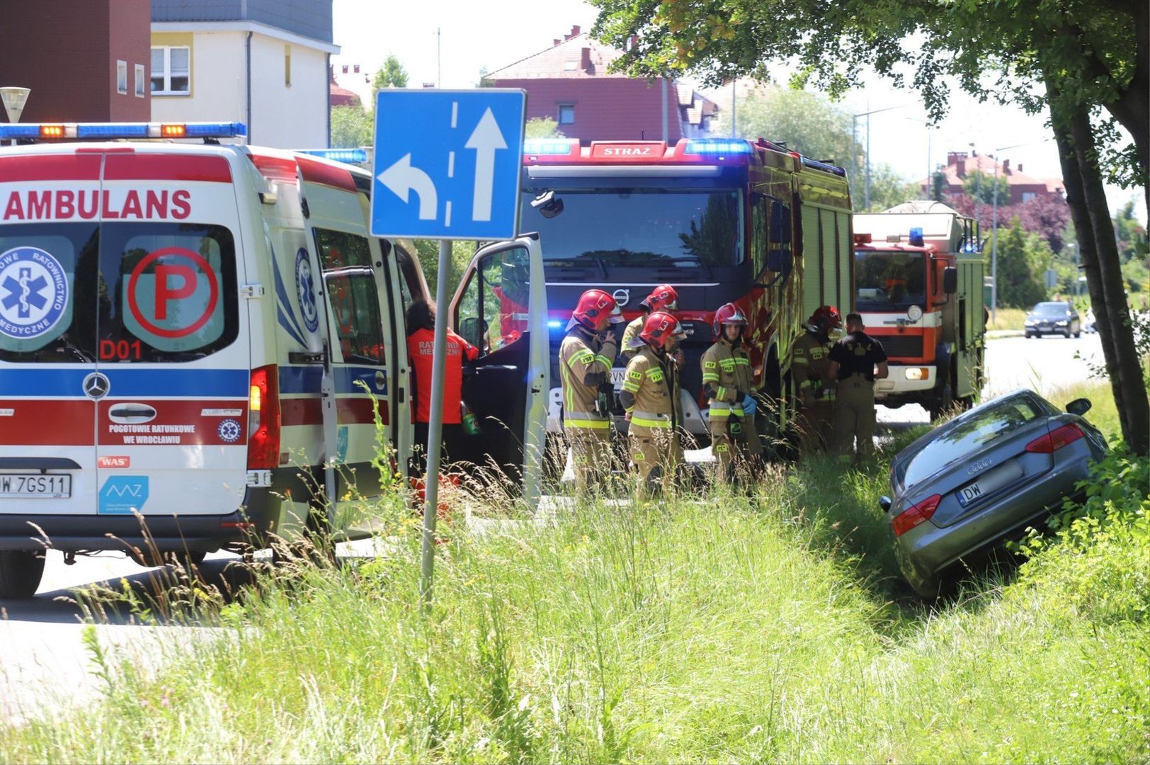 Samochód wylądował w rowie
