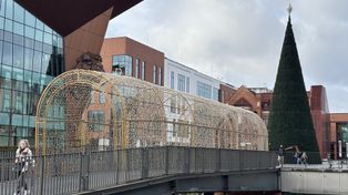 Gdańsk: Chcecie już poczuć magię świąt? Przed Forum stoi już choinka
