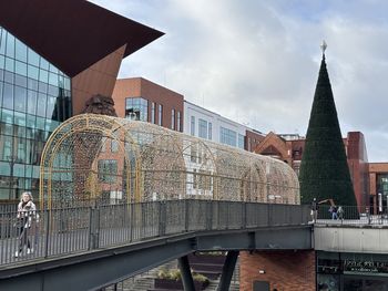 Gdańsk: Chcecie już poczuć magię świąt? Przed Forum stoi już choinka