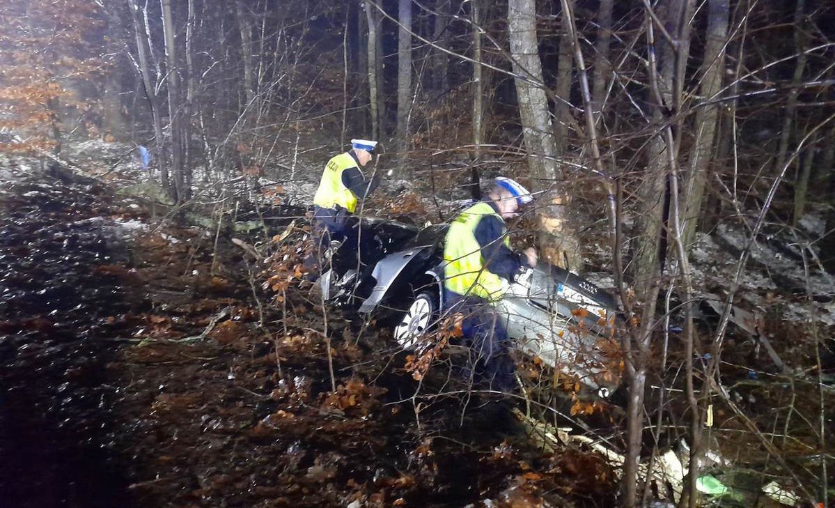 Dwie osoby nie żyją, 12-latek w szpitalu. Tragedia na drodze