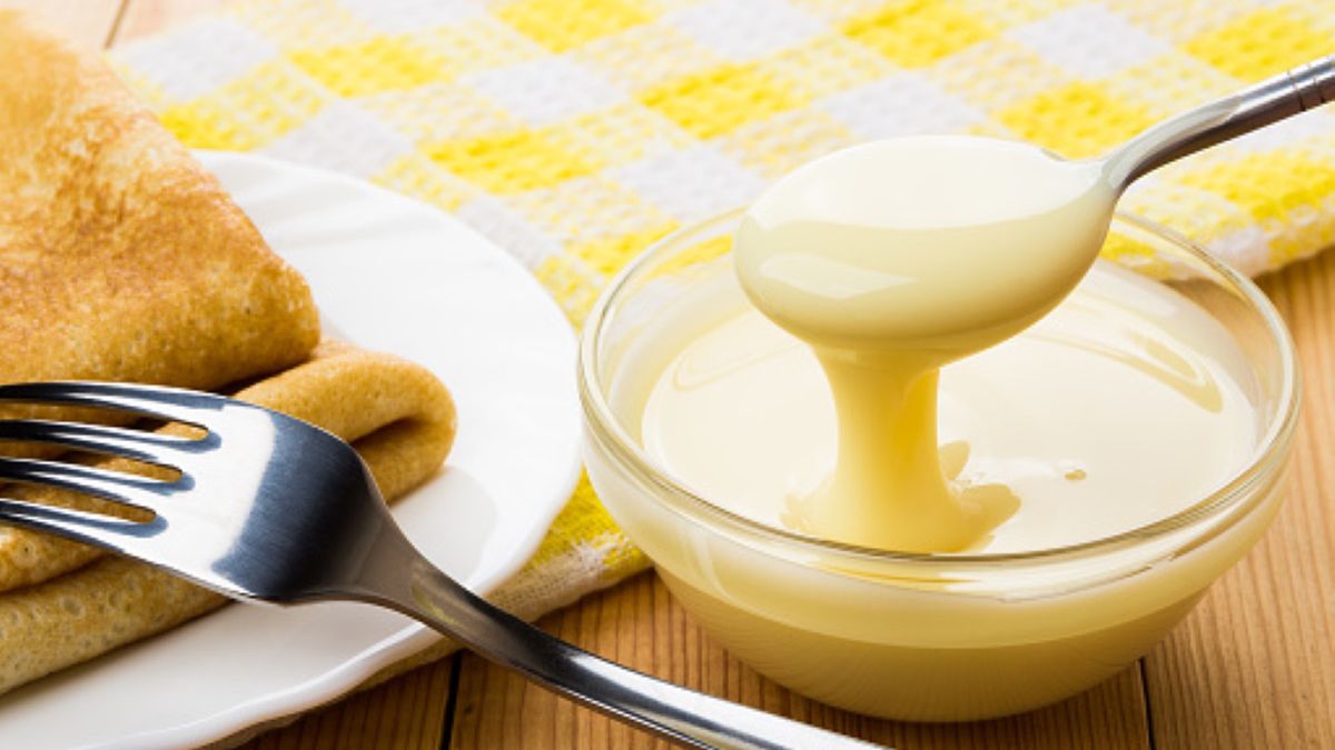 Mleko skondensowane sprawdza się nie tylko jako polewa do ciast czy naleśników, lecz także deser