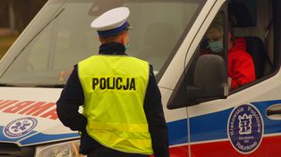 Racibórz: Niespokojny wtorek. Zderzenie trzech pojazdów, potrącony pieszy w szpitalu