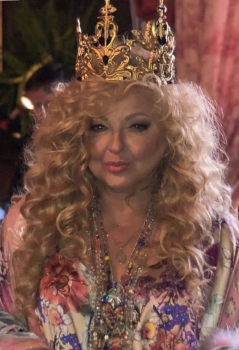 Zrelaksowana Magda Gessler świeci naturalnym licem na seflie. Fani: "TROCHĘ JAK BRITNEY SPEARS"
