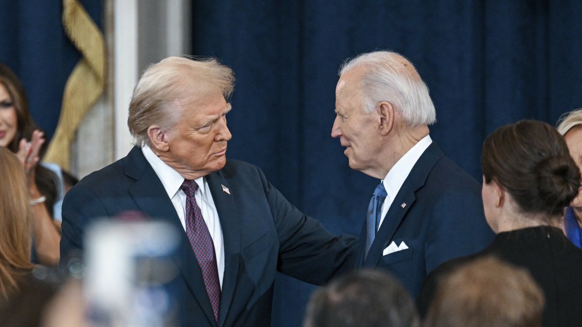Zaprzysi??enie Donalda Trumpa na 47. prezydenta USA
President-elect Donald Trump, left, greets President Joe Biden at the 60th Presidential Inauguration in the Rotunda of the U.S. Capitol in Washington, Monday, Jan. 20, 2025. (Kenny Holston/The New York Times via AP, Pool)
Kenny Holston