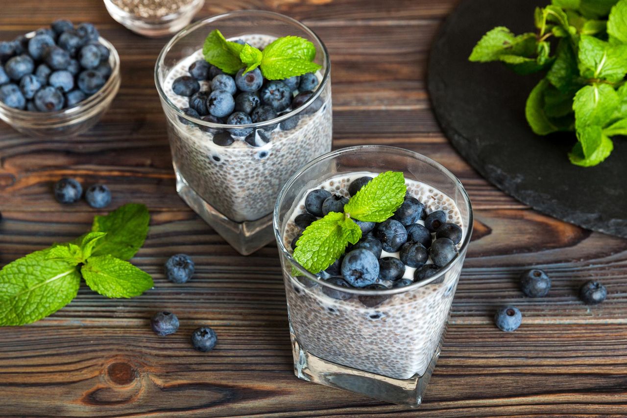 Ten pudding chia z borówkami uzależnia od pierwszej łyżeczki. Dietetycy są zachwyceni!