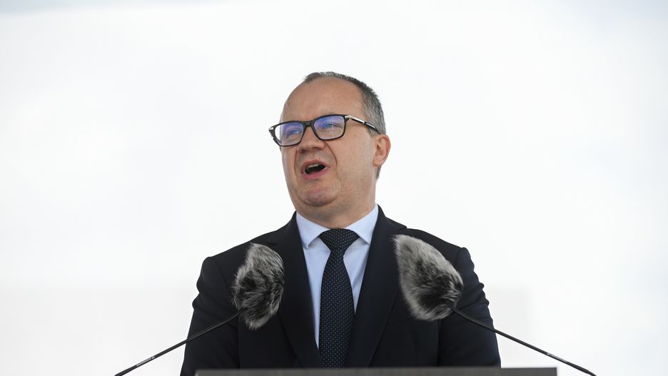 Warszawa, 27.06.2025. Minister sprawiedliwości, prokurator generalny Adam Bodnar przemawia podczas Centralnych Obchodów Święta Służby Więziennej, 27 bm. na Placu Marszałka Józefa Piłsudskiego w Warszawie. W ramach uroczystości odbyła się promocja na pierwszy stopień oficerski ? podporucznika SW. (mr) PAP/Marcin Obara