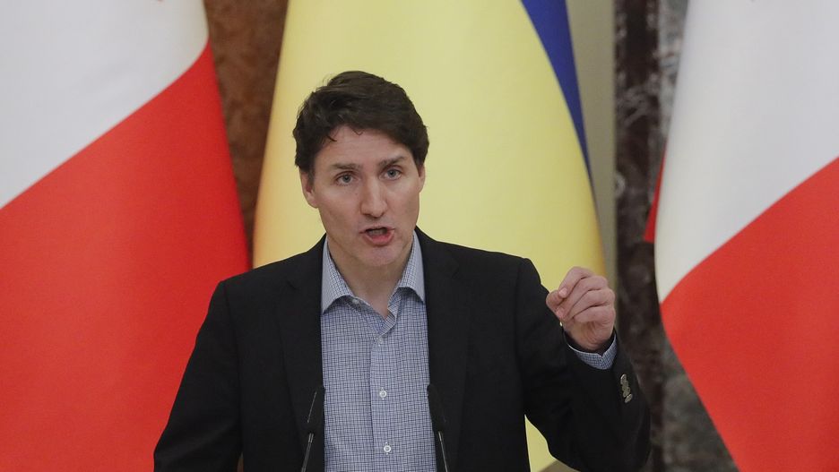 Canadian Prime Minister Justin Trudeau speaks during a joint with Ukrainian President Volodymyr Zelensky press conference at Mariinsky palace in Kyiv, Ukraine, 08 May 2022. Justin Trudeau arrived in Kyiv to meet with top Ukrainian officials amid the Russian invasion. EPA/SERGEY DOLZHENKO Dostawca: PAP/EPA.