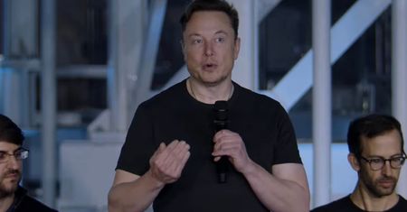 Elon Musk obawia się sztucznej inteligencji