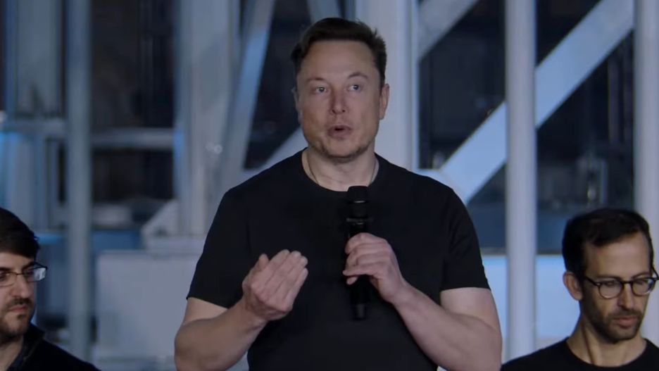 Elon Musk przemawia podczas Investor Day 2023