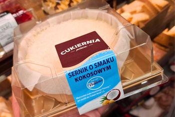 Ten sernik znalazłam w Biedronce. Spojrzałam na skład i już wiem, czy warto się skusić