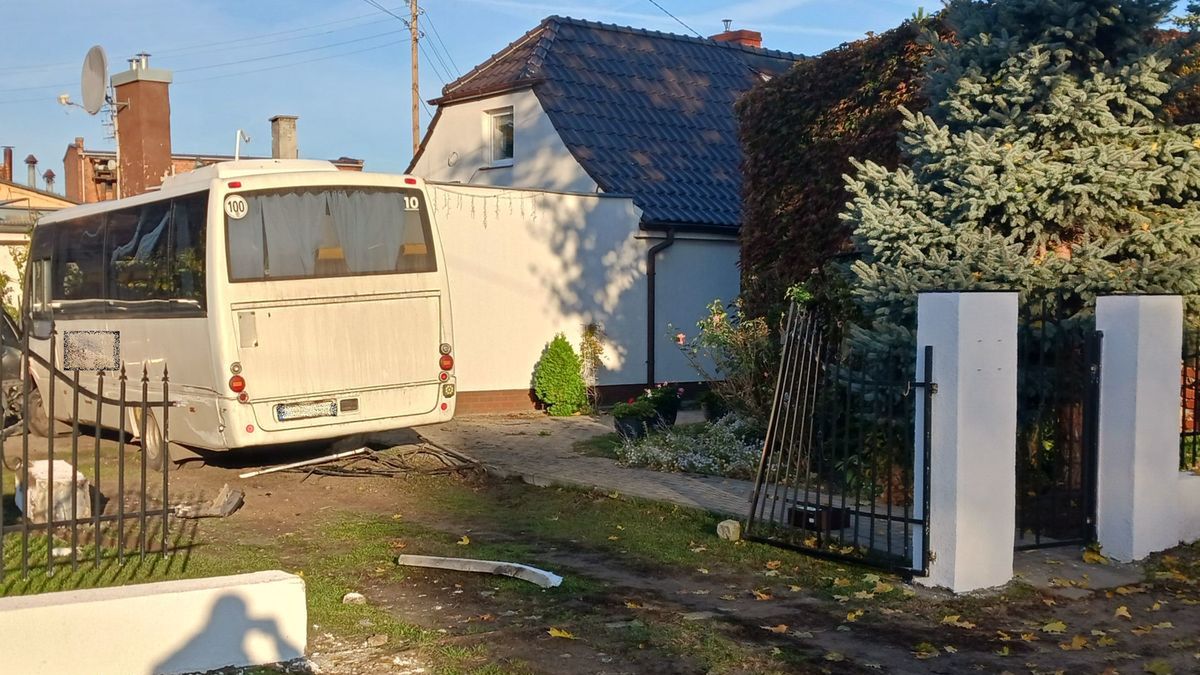 Autobus wjechał w budynek. W pojeździe były dzieci