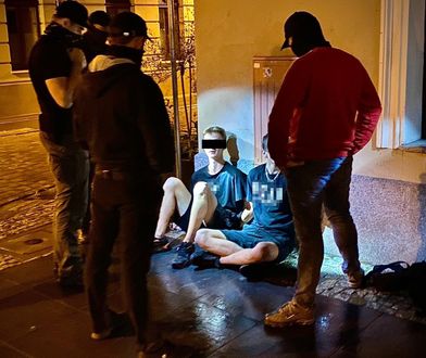 Bydgoszcz. Z nożem w ręku napadali na przechodniów