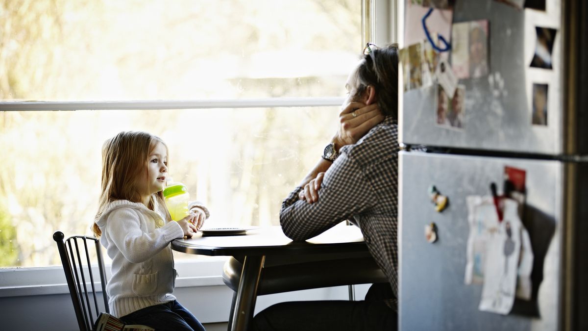 Rodzice dzieci do lat 8 muszą poczekać na tarczę 4.0, która przywróci im prawo do dodatkowego zasiłku opiekuńczego. 
