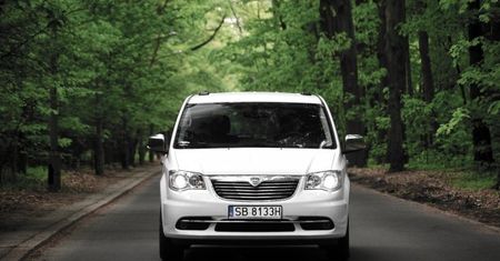 Lancia Voyager V6 3,6 Gold - siła przyzwyczajenia [test autokult.pl]