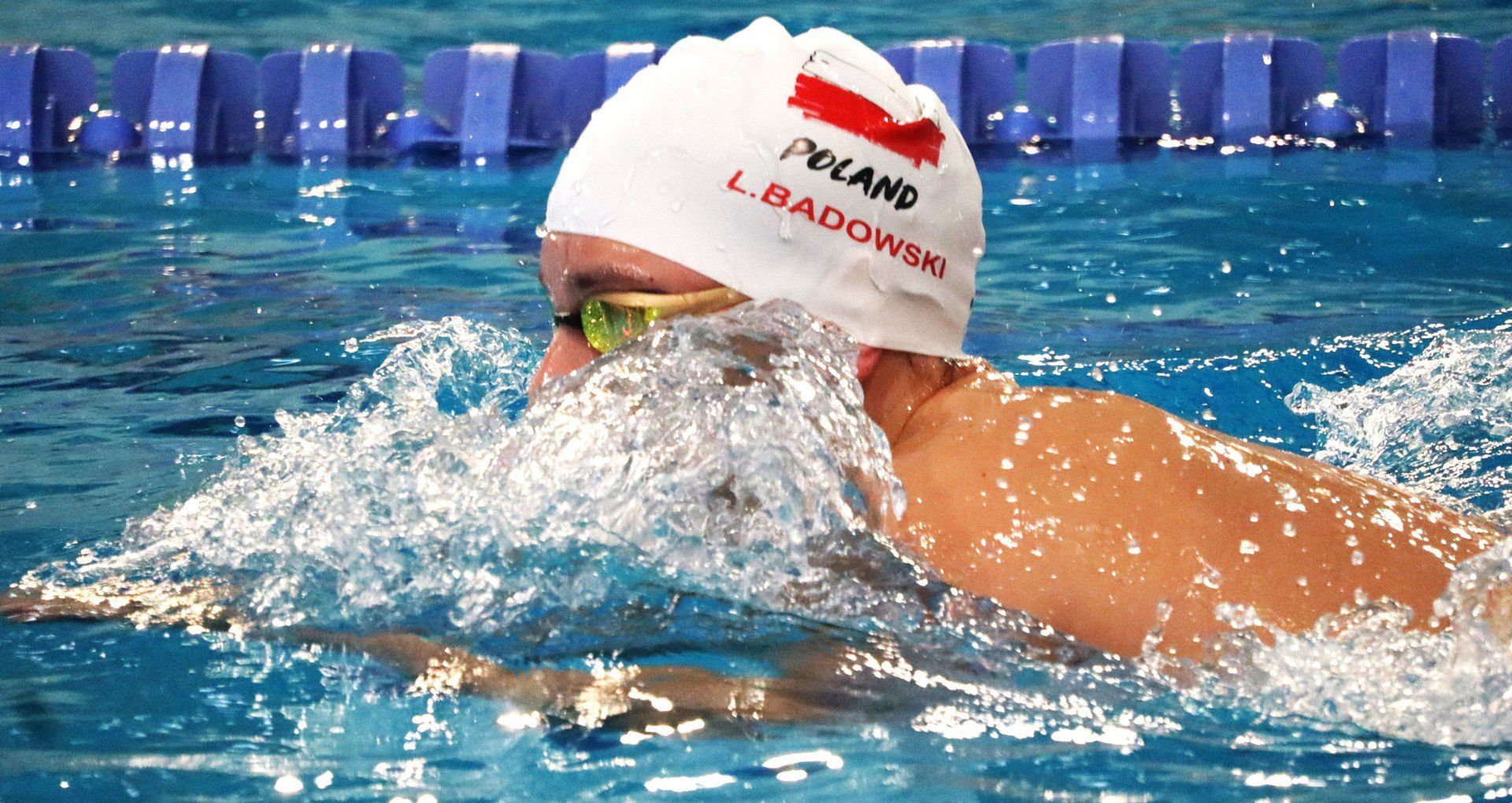 Prawie 600 zawodników wystartowało w zawodach pływackich &#34;Bijemy rekordy&#34; w Oświęcimiu, pod patronatem Pawła Korzeniowskiego