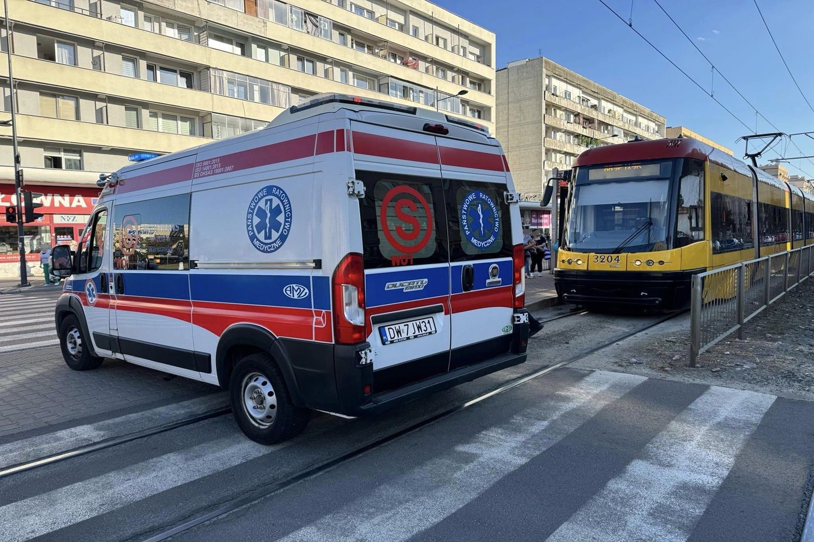 Awantura o kasownik w warszawskim tramwaju. 50-latek w szpitalu