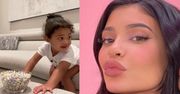 Kylie Jenner testuje cierpliwość małej Stormi i NIE POZWALA jej tknąć słodyczy (WIDEO)