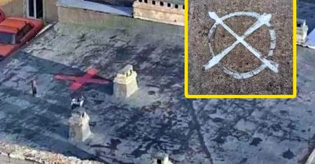 Pojawiają się na ukraińskich domach. Zwiastują nieszczęście