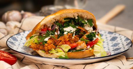Domowy kebab z kurczakiem. Nie znajdziesz lepszego w żadnym mieście