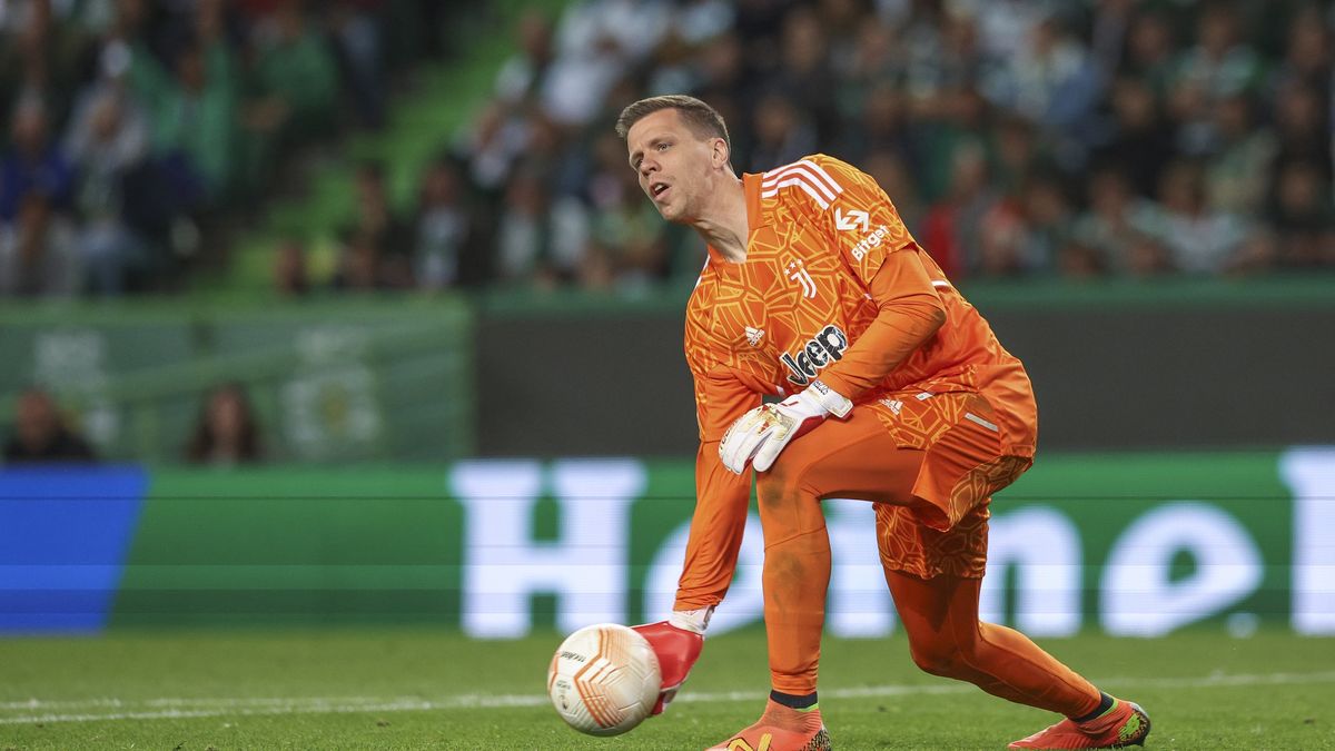 LISBON, PORTUGAL - APRIL 20: Wojciech Szczesny of Juventus FC during the UEFA Europa League quarterfinal second leg match between Sporting CP and Juventus at Estadio Jose Alvalade on April 20, 2023 in Lisbon, Portugal. (Photo by Carlos Rodrigues/Getty Images)