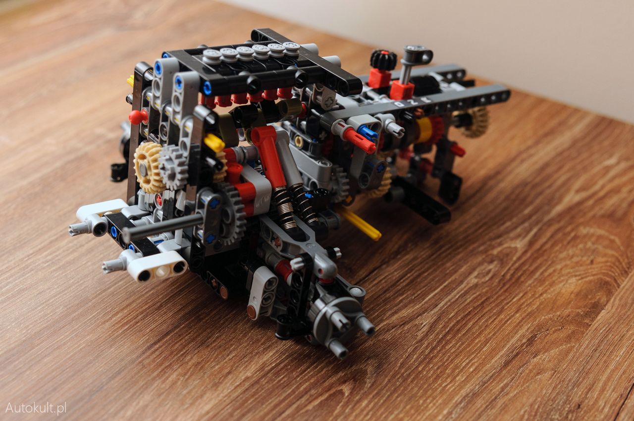 Lego Technic Land Rover Defender 42110 - przednia część mechaniki gotowa