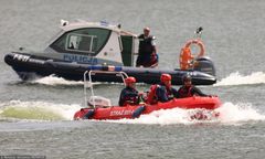 Płynął w ubraniu i butach. Media o tragedii na obozie harcerskim