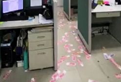 Pracownicy zbierali pieniądze w biurze. Do sieci trafiło nagranie