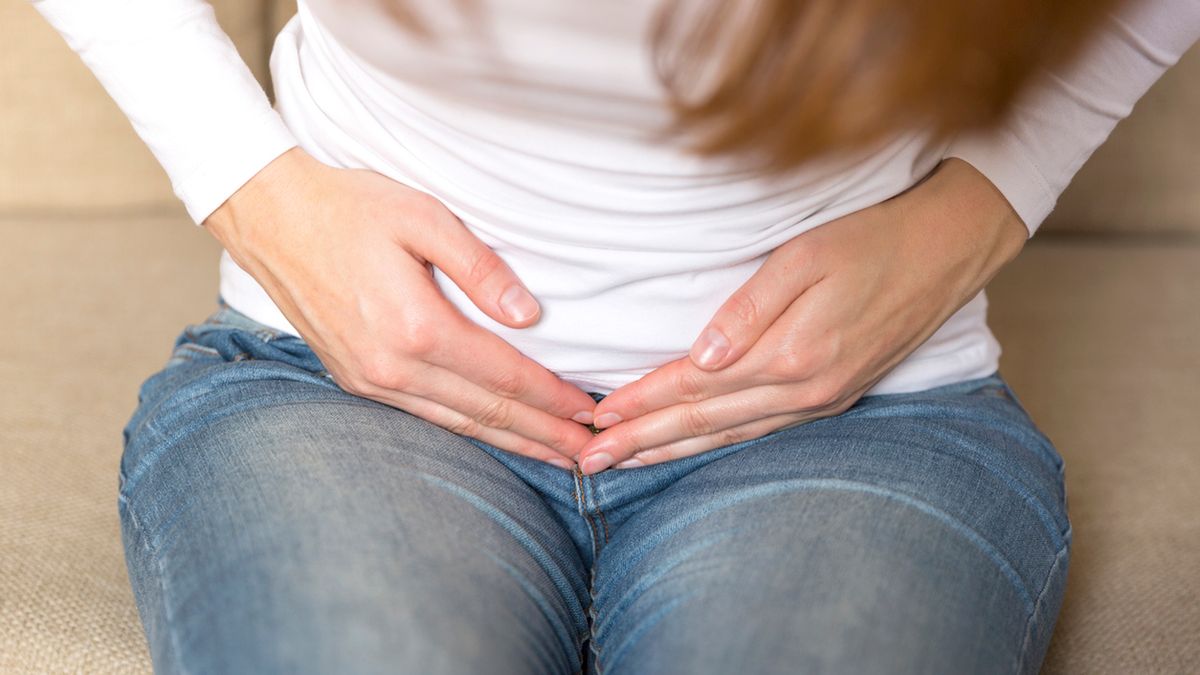 Plamienie przed okresem – środek cyklu, antykoncepcja