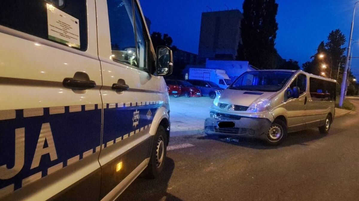 Nietrzeźwy kierowca renaulta zakończył jazdę na słupku przeszkodowym na ul. Lwowskiej