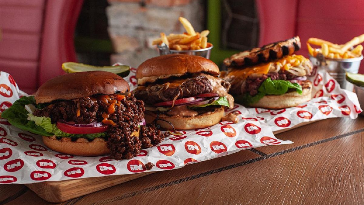 Restauracja Roberta Lewandowskiego Nine's, serwuje proste dania.