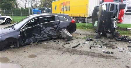 Wrocław. Przerosła go moc Porsche i dachował. Miał 1,8 promila alkoholu