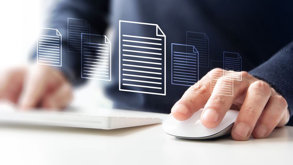 mano, mouse, uomo d'affari, gestione file, online, compilare questionario, compilare, questionario, archivio, burocrazia, informatica, digitale, lavorare al computer, lavoro in ufficio, inserimento dati, organizzare documenti, ordinare documenti, modulo, documenti, curriculum, esame, organizzazione, gestione, automazione, file, archiviazione, dms, database, computer, business, uffici, comunicazione, dati