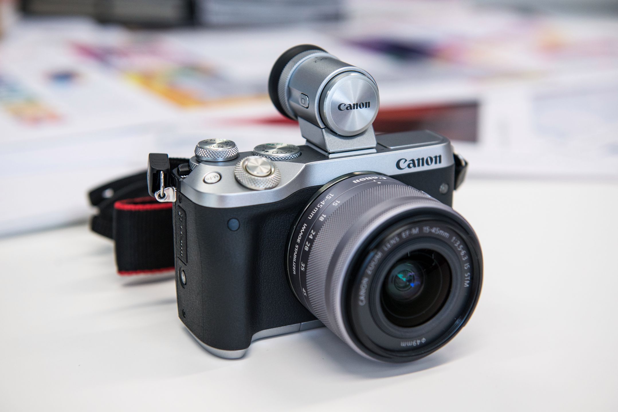 Canon EOS M6, czyli bezlusterkowiec z opcjonalnym wizjerem w naszych rękach 10