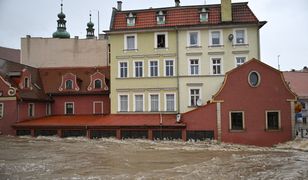 Ulice Kłodzka znikają pod wodą. "Ten deszcz jest specyficzny"